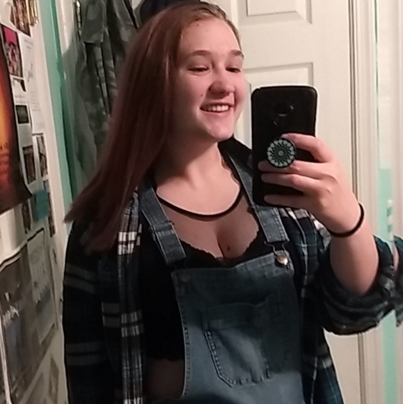 Meet your Posher, Hannah - Picture 3 of 3